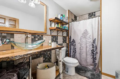 1763 St. Catherine Bellevue IA 52031