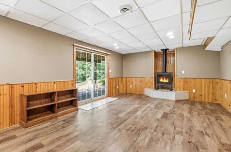 1763 St. Catherine Bellevue IA 52031
