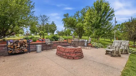 1763 St. Catherine Bellevue IA 52031