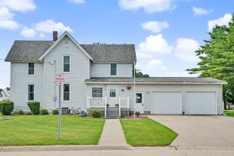 207 E Jackson Edgewood IA 52042