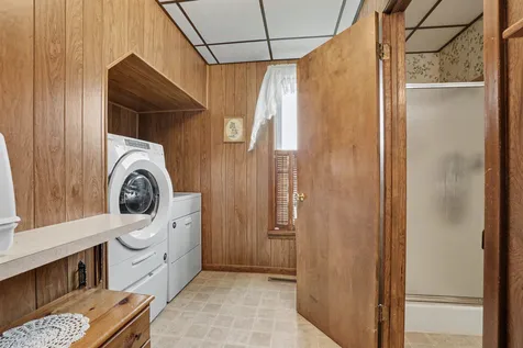 207 E Jackson Edgewood IA 52042