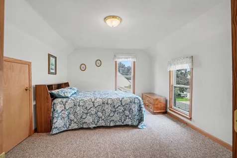 207 E Jackson Edgewood IA 52042