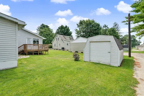 207 E Jackson Edgewood IA 52042