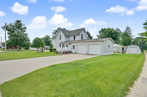 207 E Jackson Edgewood IA 52042