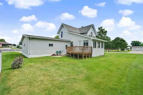 207 E Jackson Edgewood IA 52042