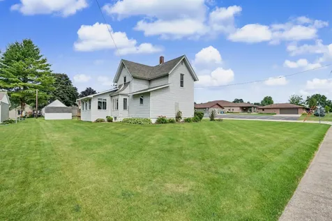 207 E Jackson Edgewood IA 52042