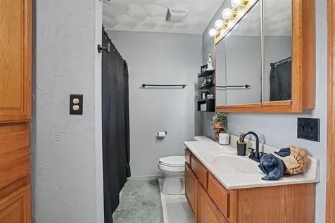 403 5th Delhi IA 52223