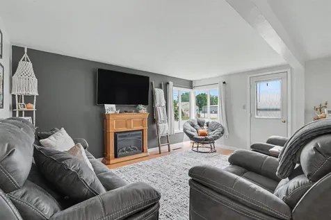 403 5th Delhi IA 52223