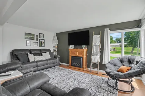 403 5th Delhi IA 52223