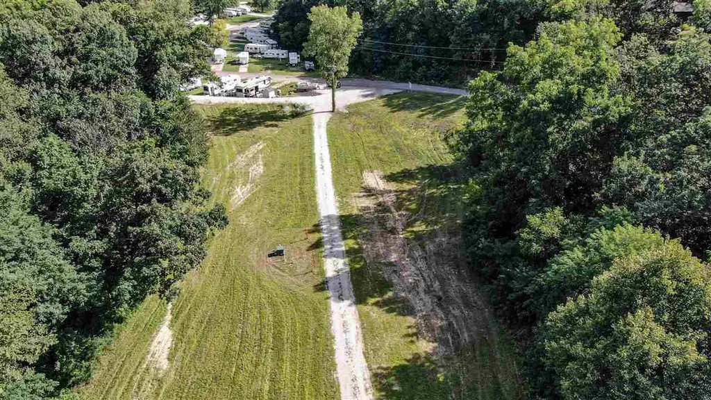 Lot 8 230th Delhi IA 52223-0000