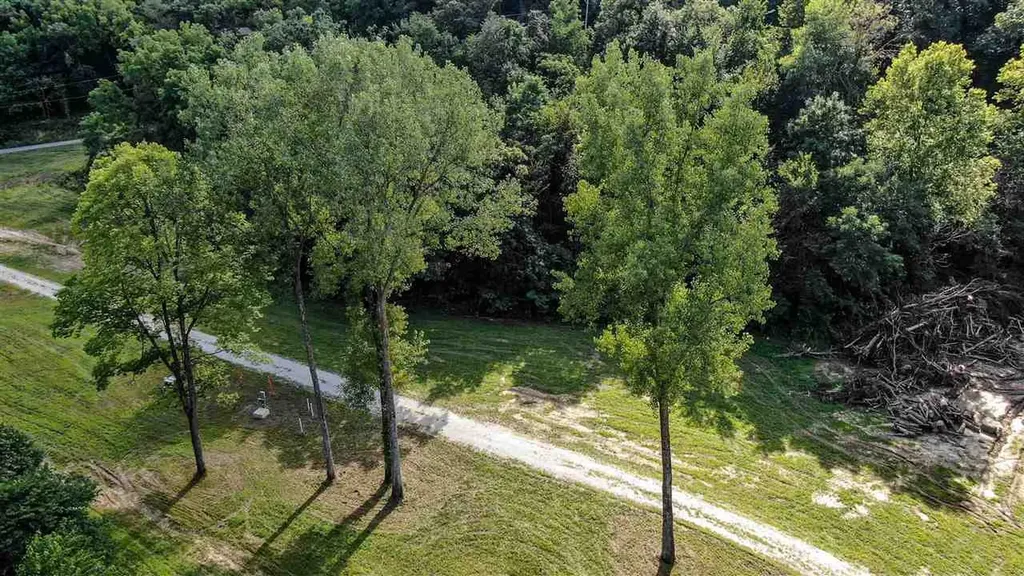 Lot 8 230th Delhi IA 52223-0000