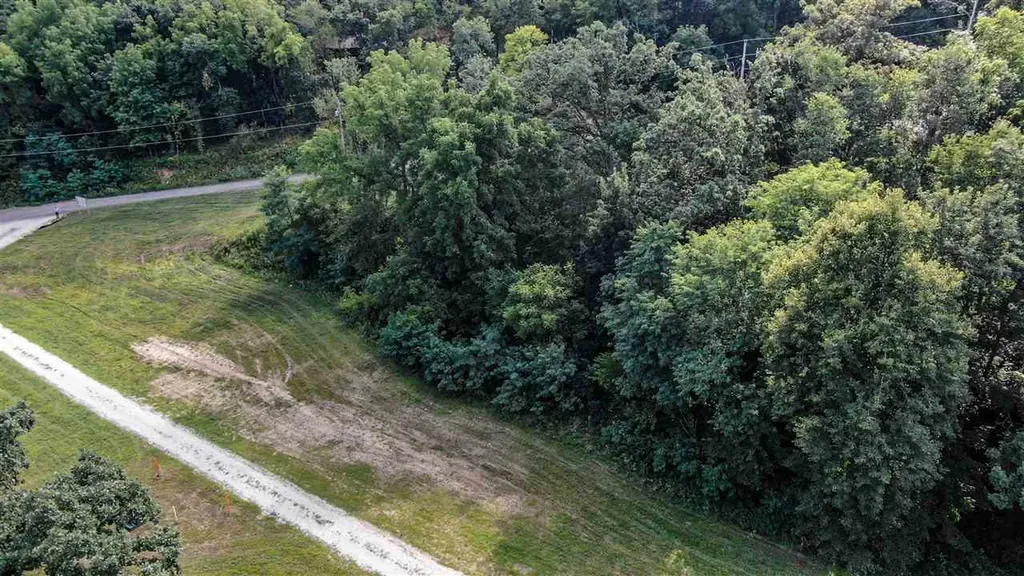 Lot 8 230th Delhi IA 52223-0000