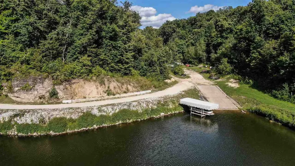 Lot 8 230th Delhi IA 52223-0000