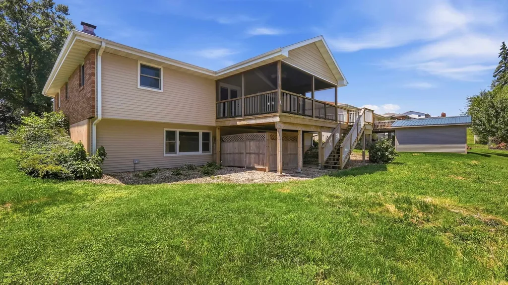 3409 Daniels Dubuque IA 52002