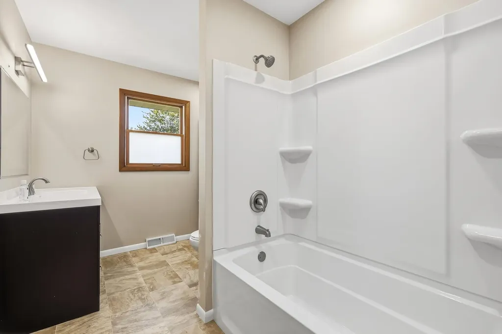 3409 Daniels Dubuque IA 52002