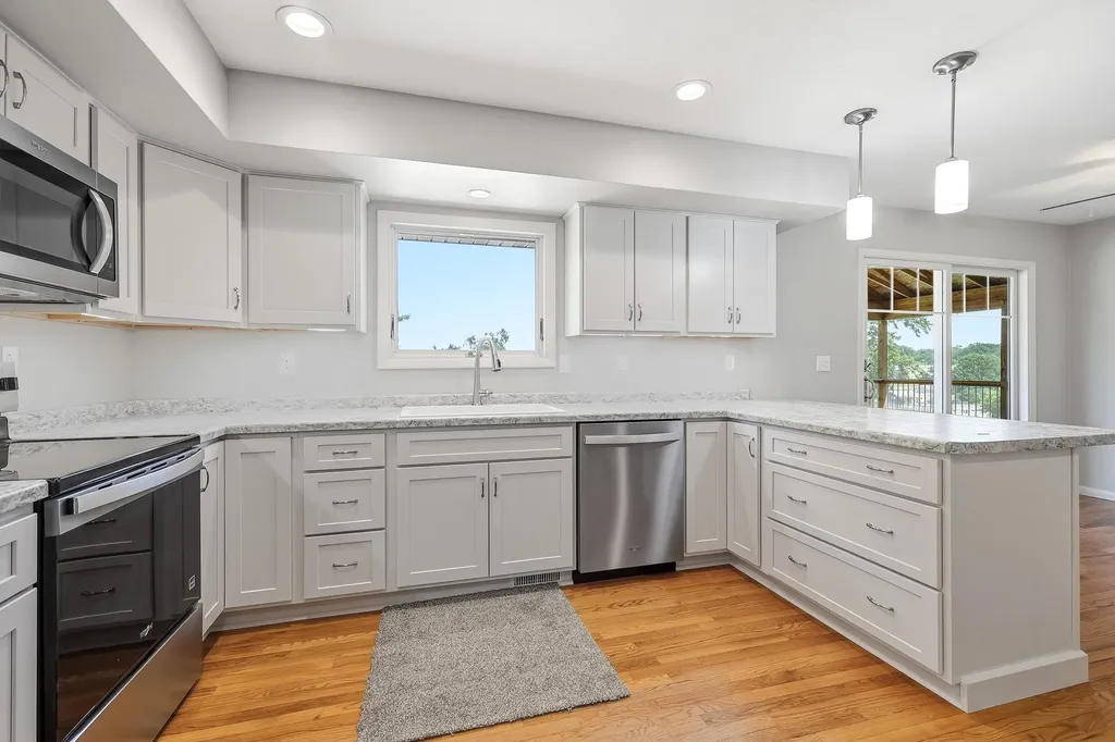 3409 Daniels Dubuque IA 52002