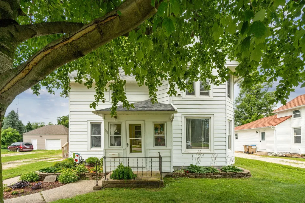 708 N Franklin Manchester IA 52057