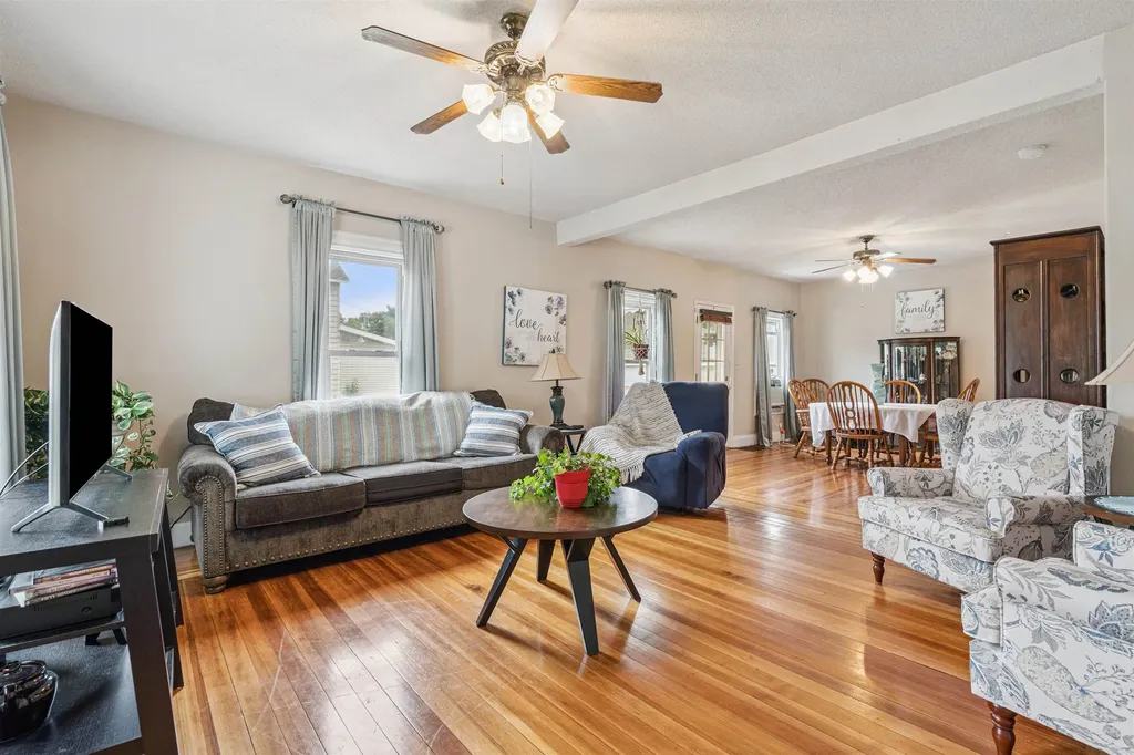 708 N Franklin Manchester IA 52057