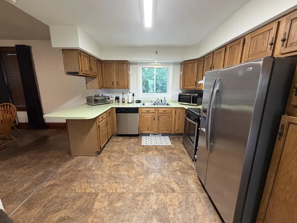1090 Glen Oak Dubuque IA 52001