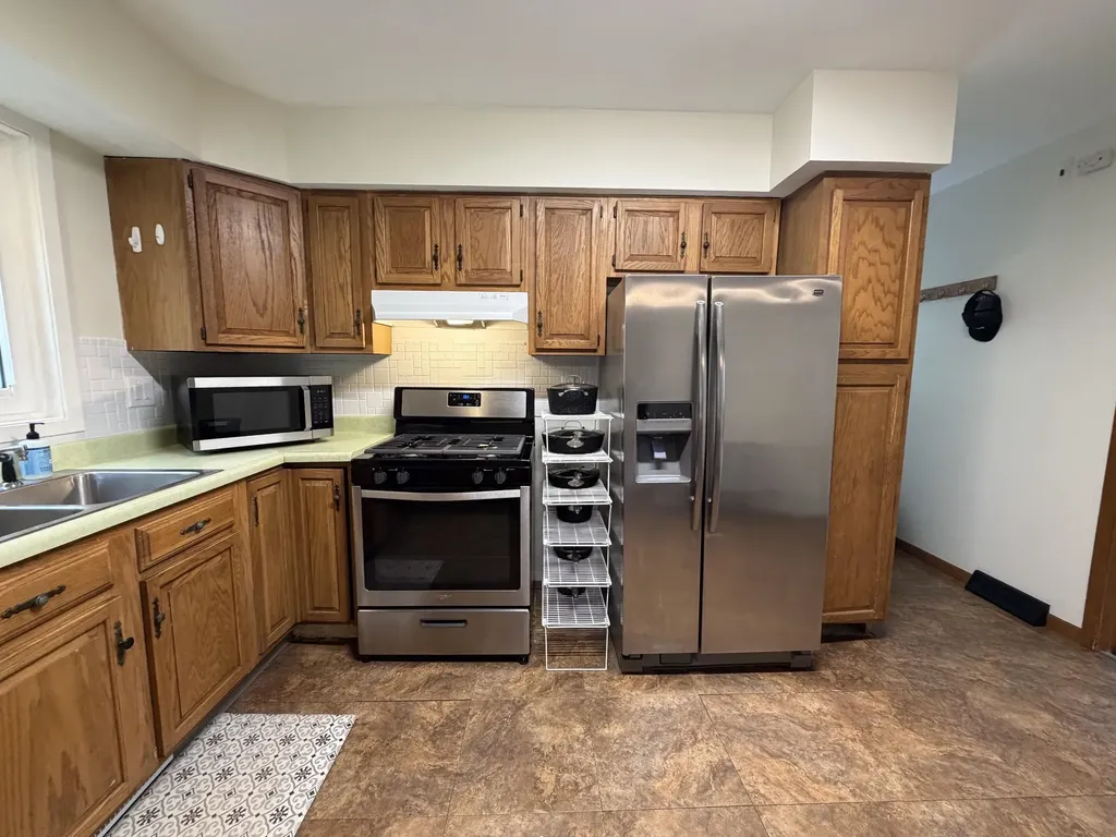 1090 Glen Oak Dubuque IA 52001