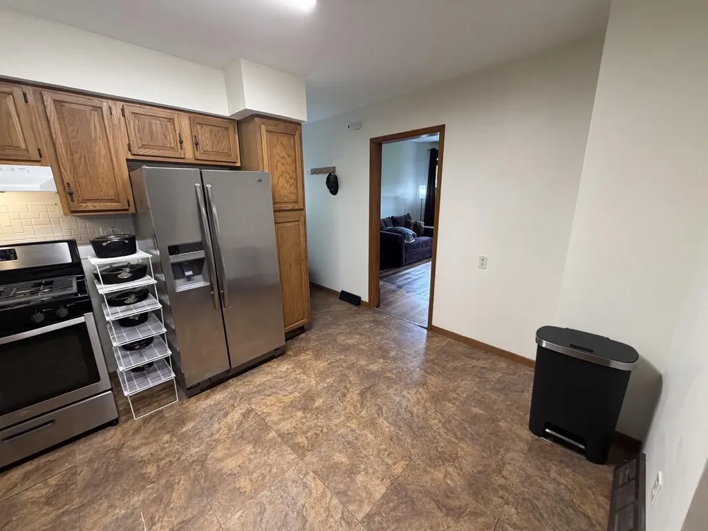 1090 Glen Oak Dubuque IA 52001