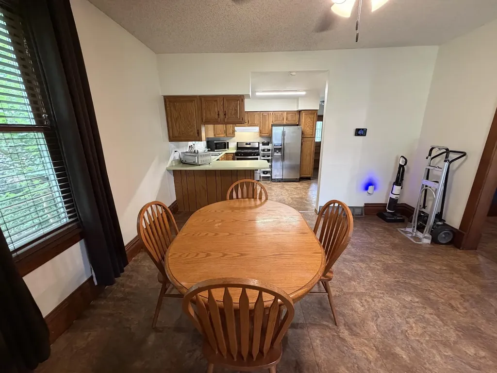 1090 Glen Oak Dubuque IA 52001