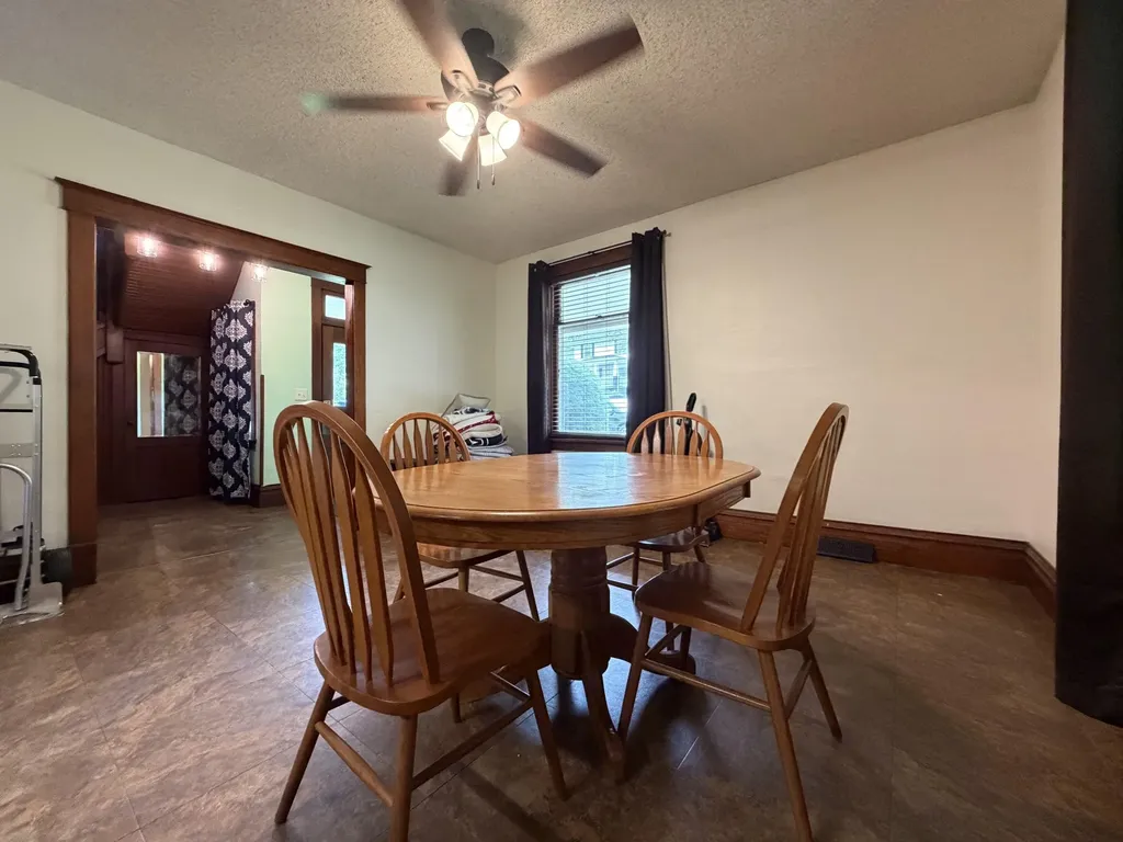 1090 Glen Oak Dubuque IA 52001