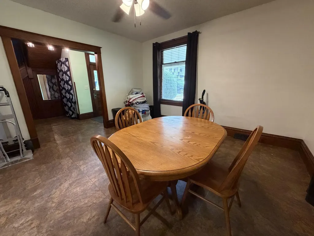 1090 Glen Oak Dubuque IA 52001