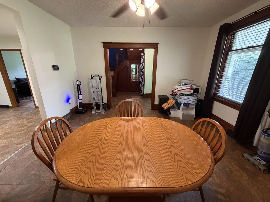 1090 Glen Oak Dubuque IA 52001