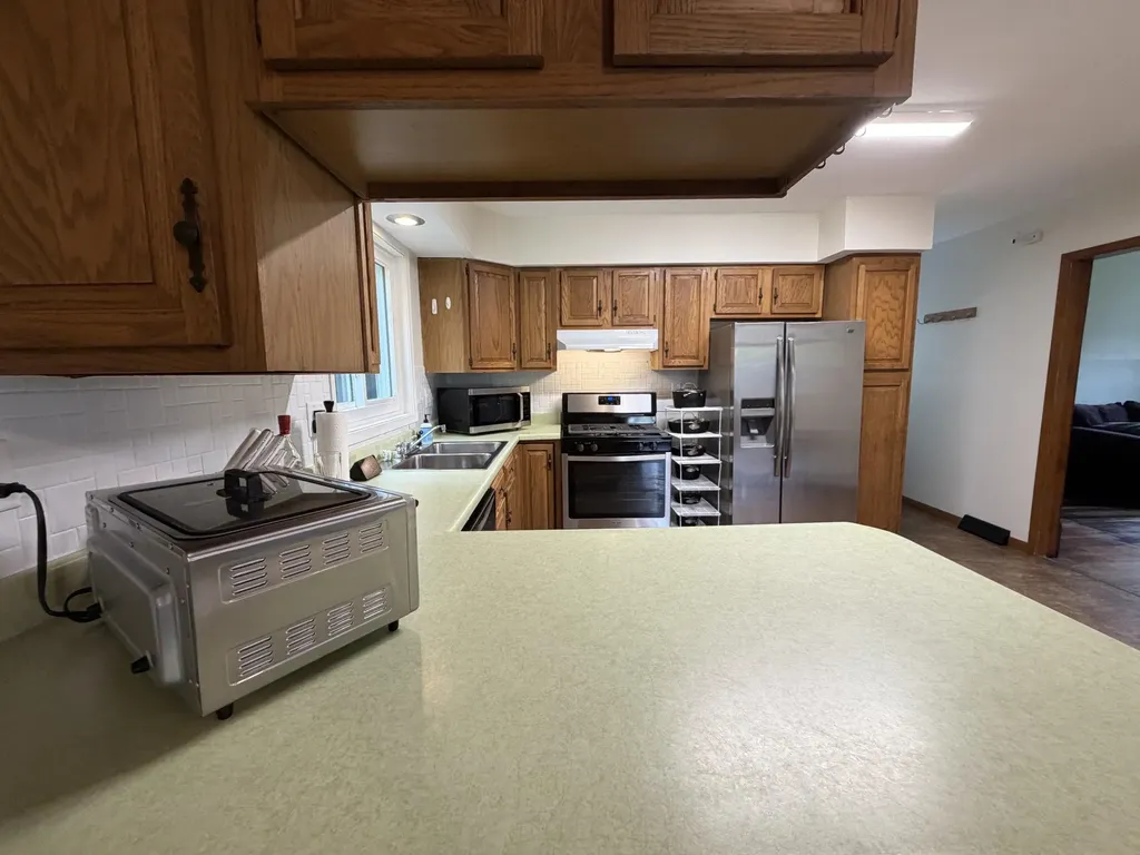 1090 Glen Oak Dubuque IA 52001
