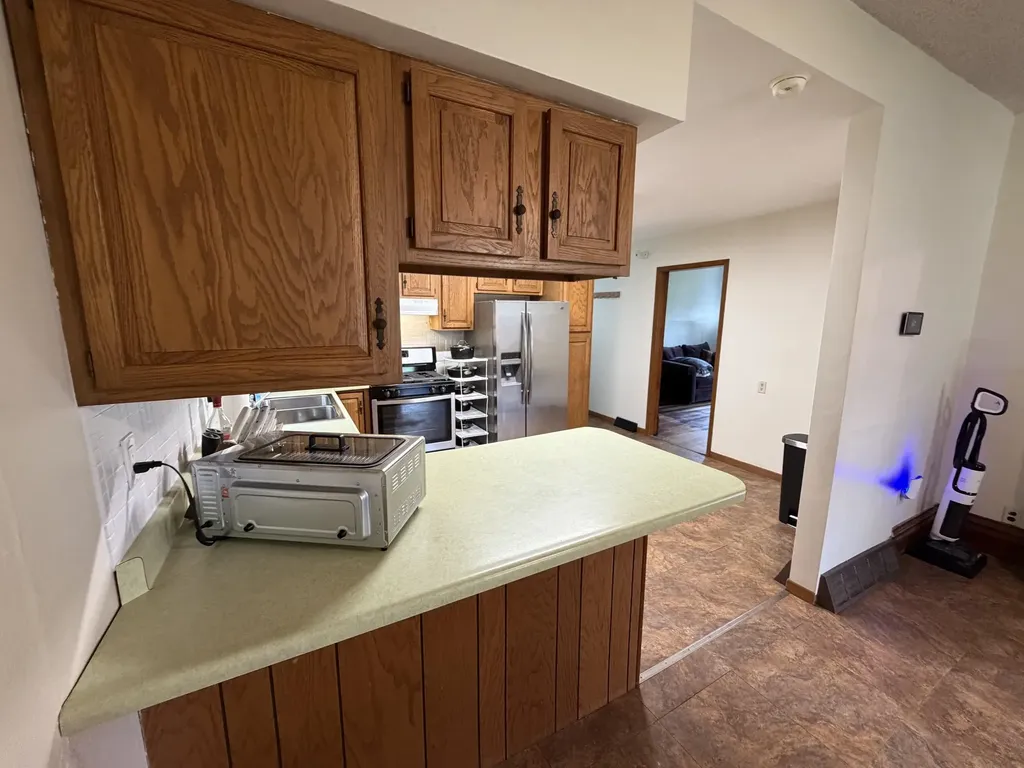1090 Glen Oak Dubuque IA 52001