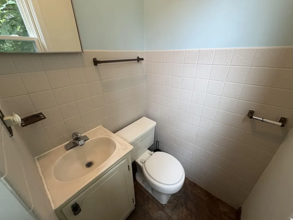 1090 Glen Oak Dubuque IA 52001