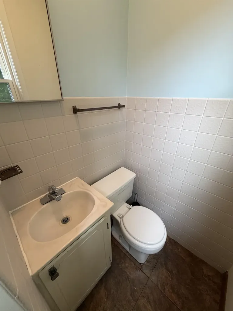 1090 Glen Oak Dubuque IA 52001
