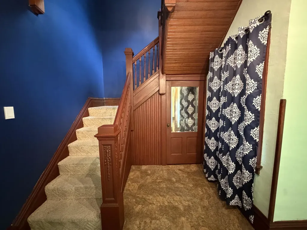 1090 Glen Oak Dubuque IA 52001