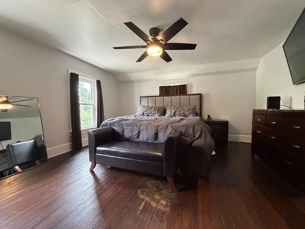 1090 Glen Oak Dubuque IA 52001