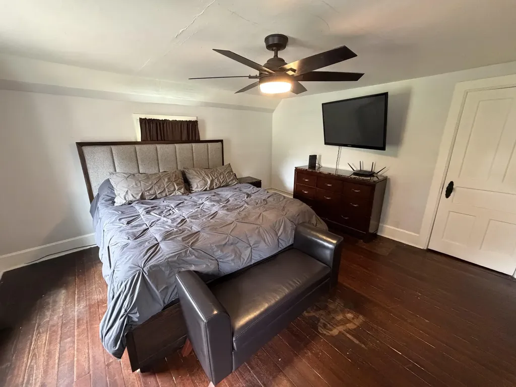 1090 Glen Oak Dubuque IA 52001
