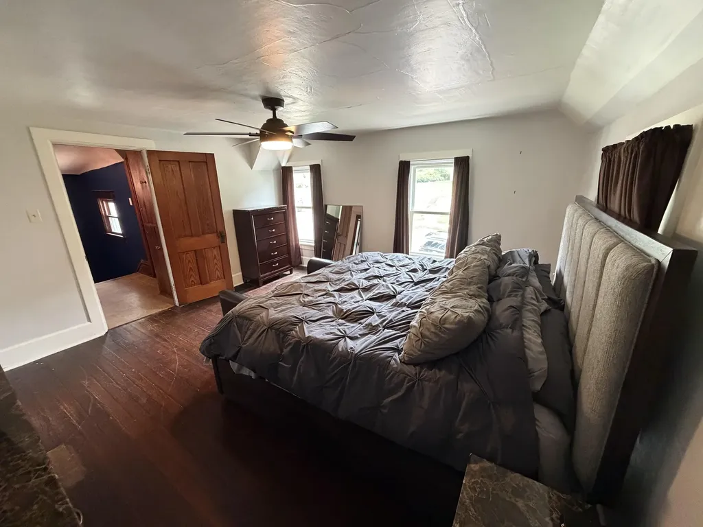 1090 Glen Oak Dubuque IA 52001