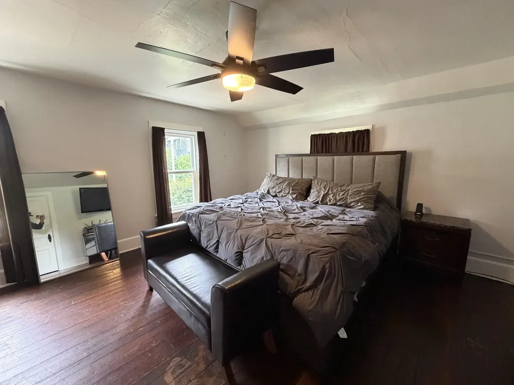 1090 Glen Oak Dubuque IA 52001