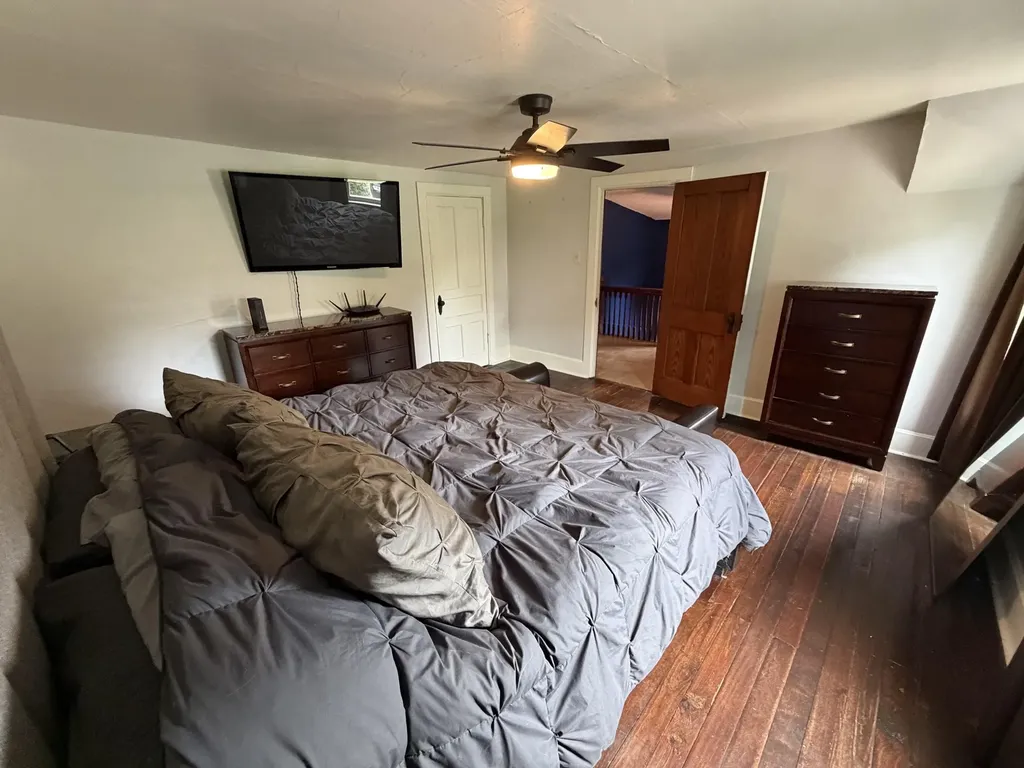 1090 Glen Oak Dubuque IA 52001