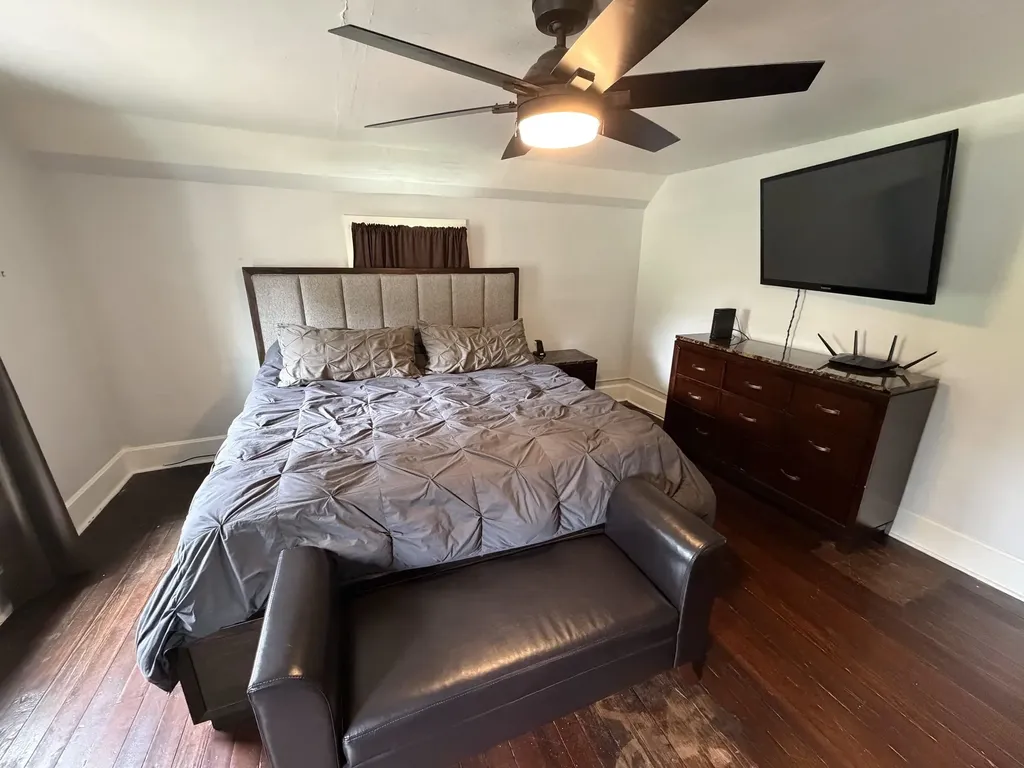 1090 Glen Oak Dubuque IA 52001