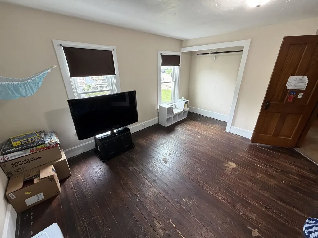 1090 Glen Oak Dubuque IA 52001