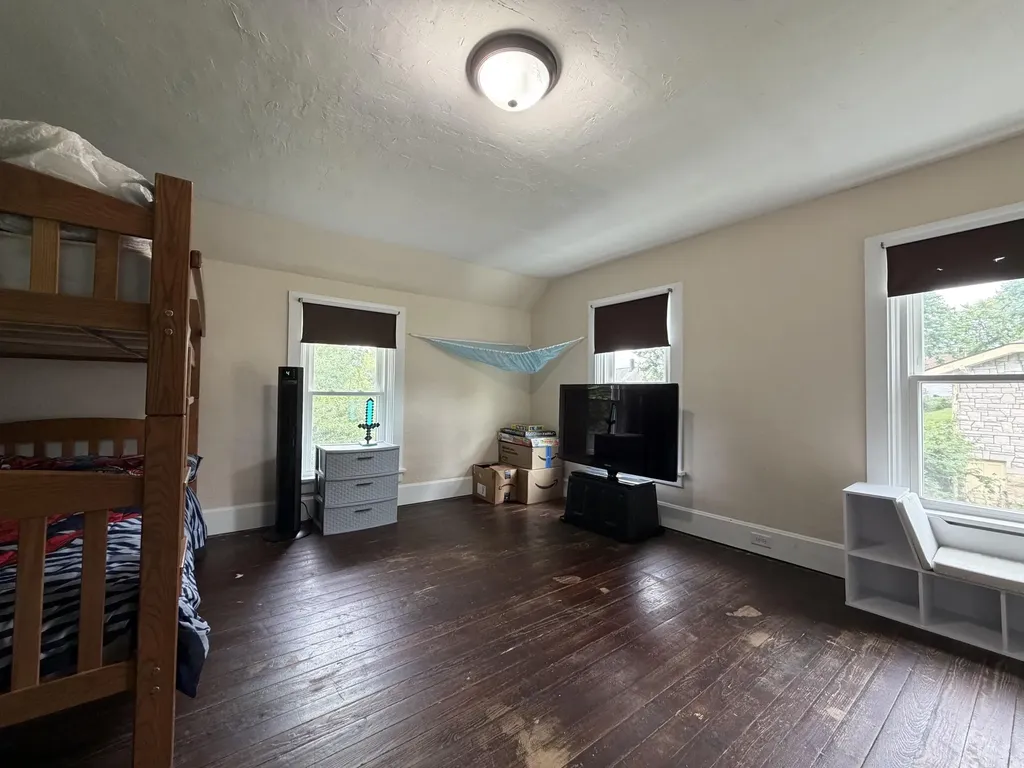 1090 Glen Oak Dubuque IA 52001