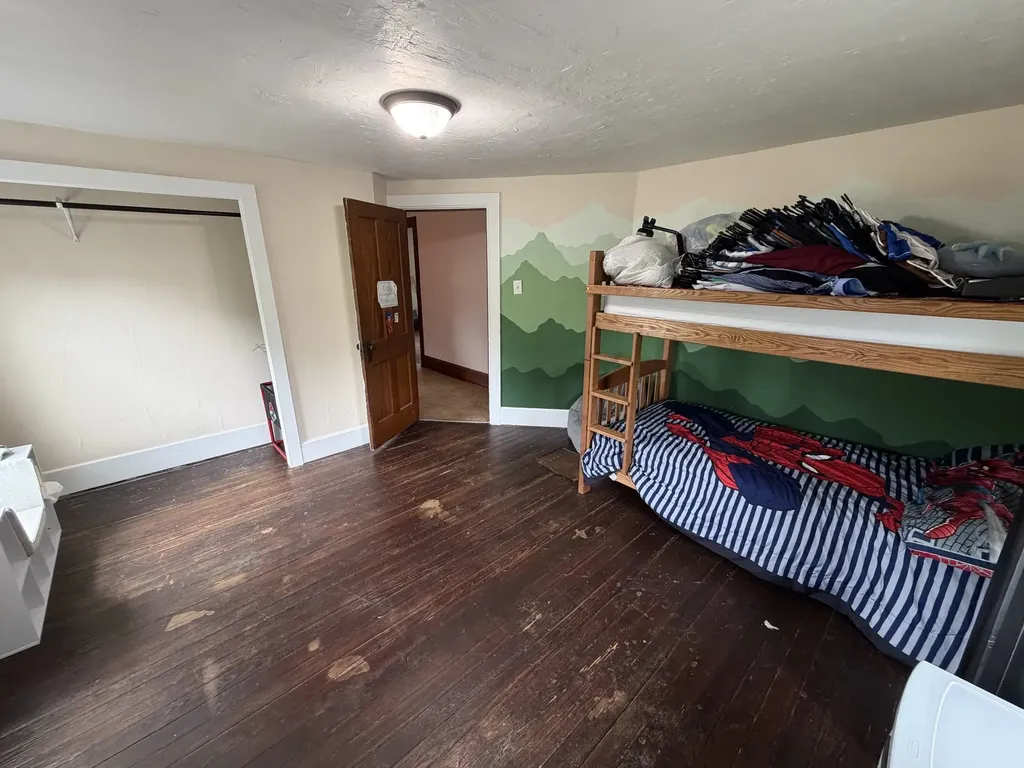 1090 Glen Oak Dubuque IA 52001