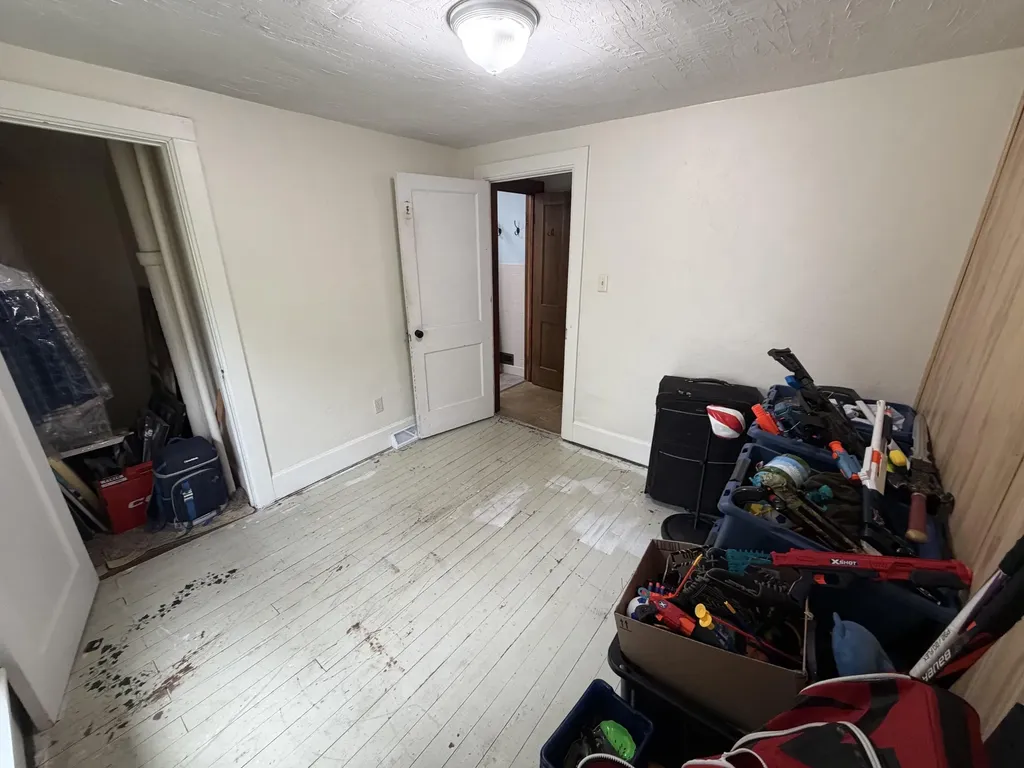 1090 Glen Oak Dubuque IA 52001
