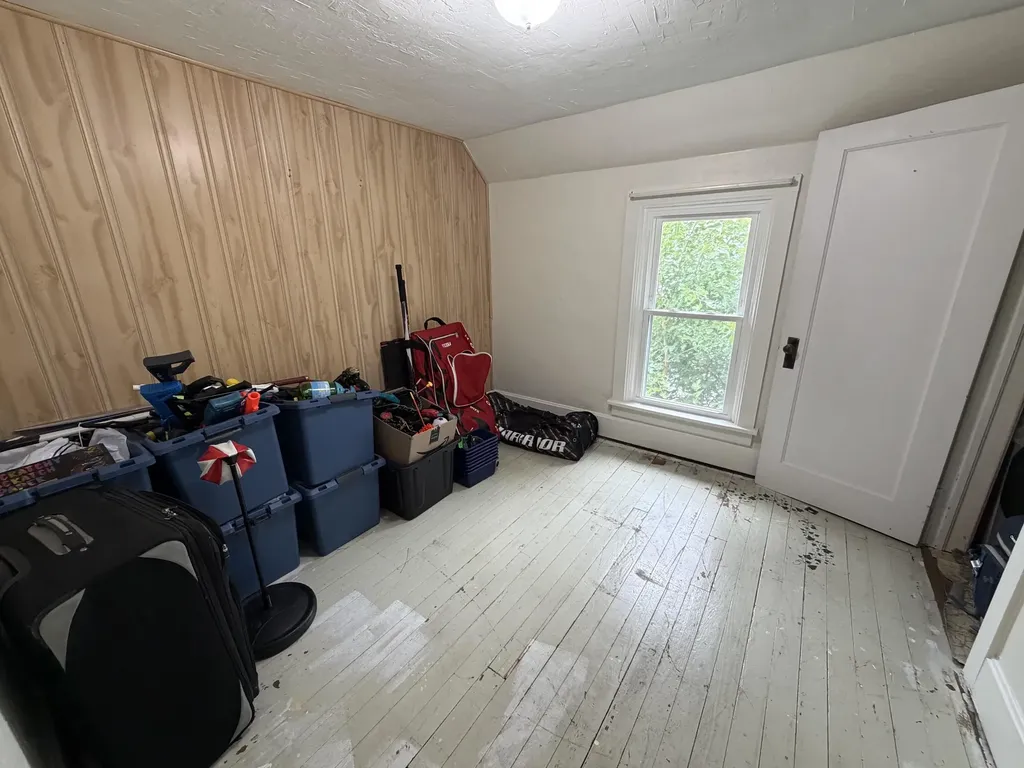 1090 Glen Oak Dubuque IA 52001