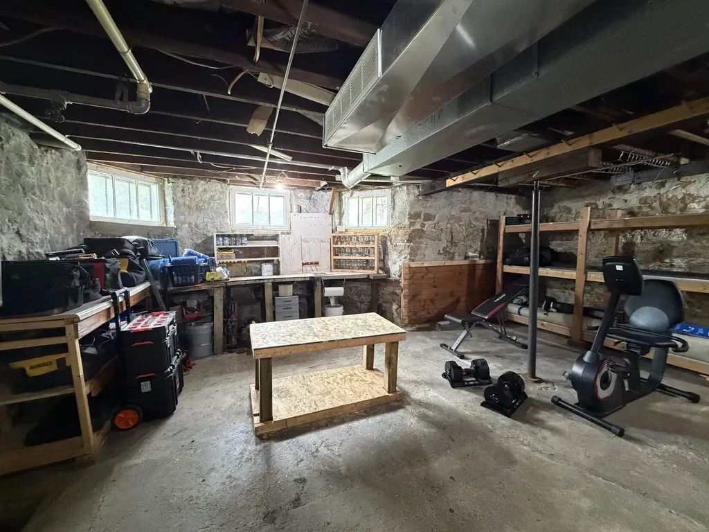 1090 Glen Oak Dubuque IA 52001