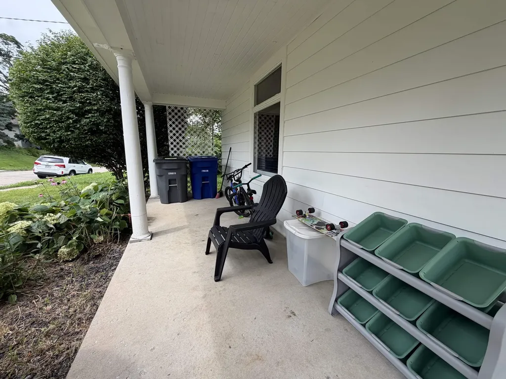 1090 Glen Oak Dubuque IA 52001