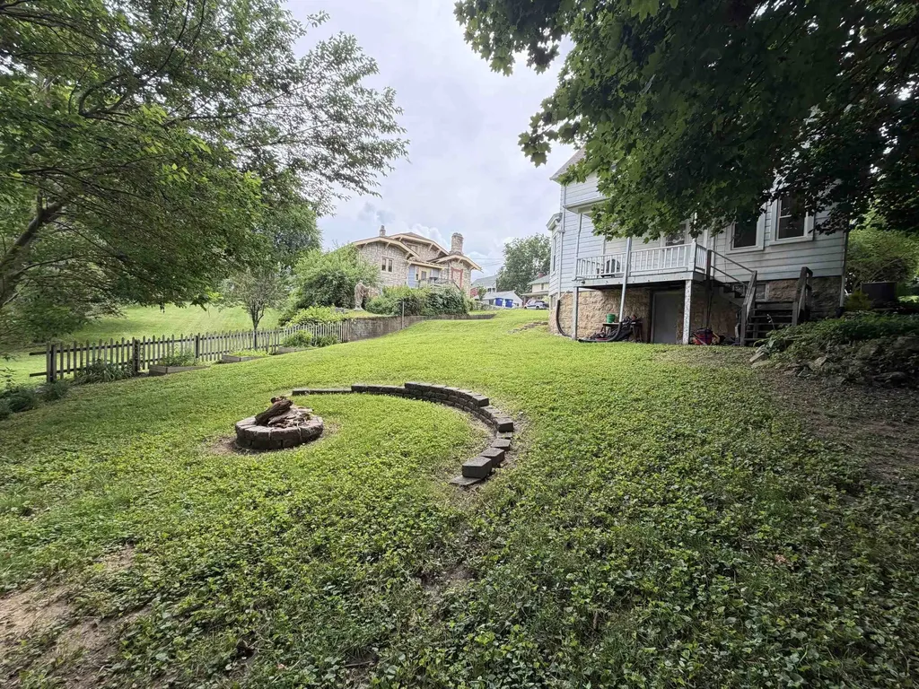 1090 Glen Oak Dubuque IA 52001