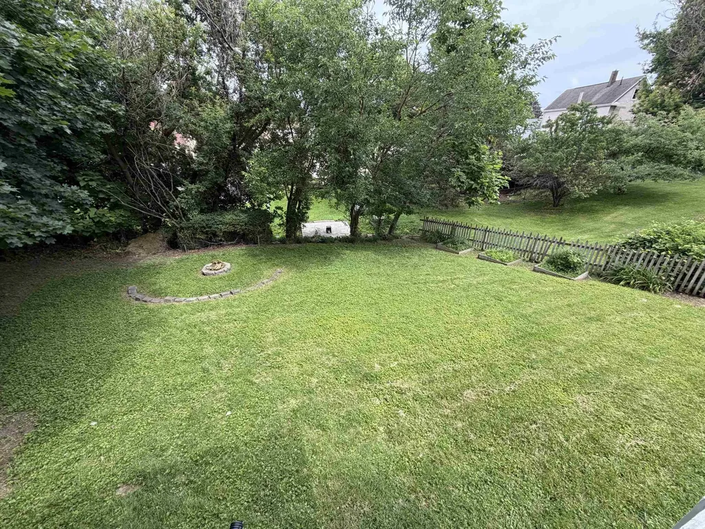 1090 Glen Oak Dubuque IA 52001