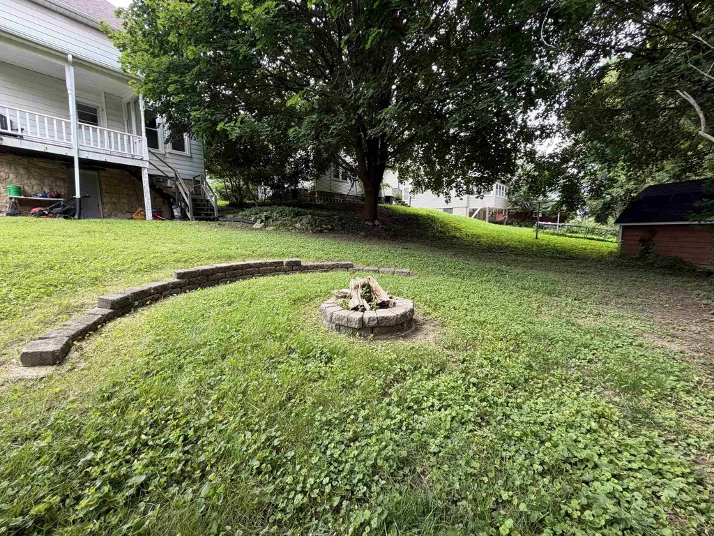 1090 Glen Oak Dubuque IA 52001
